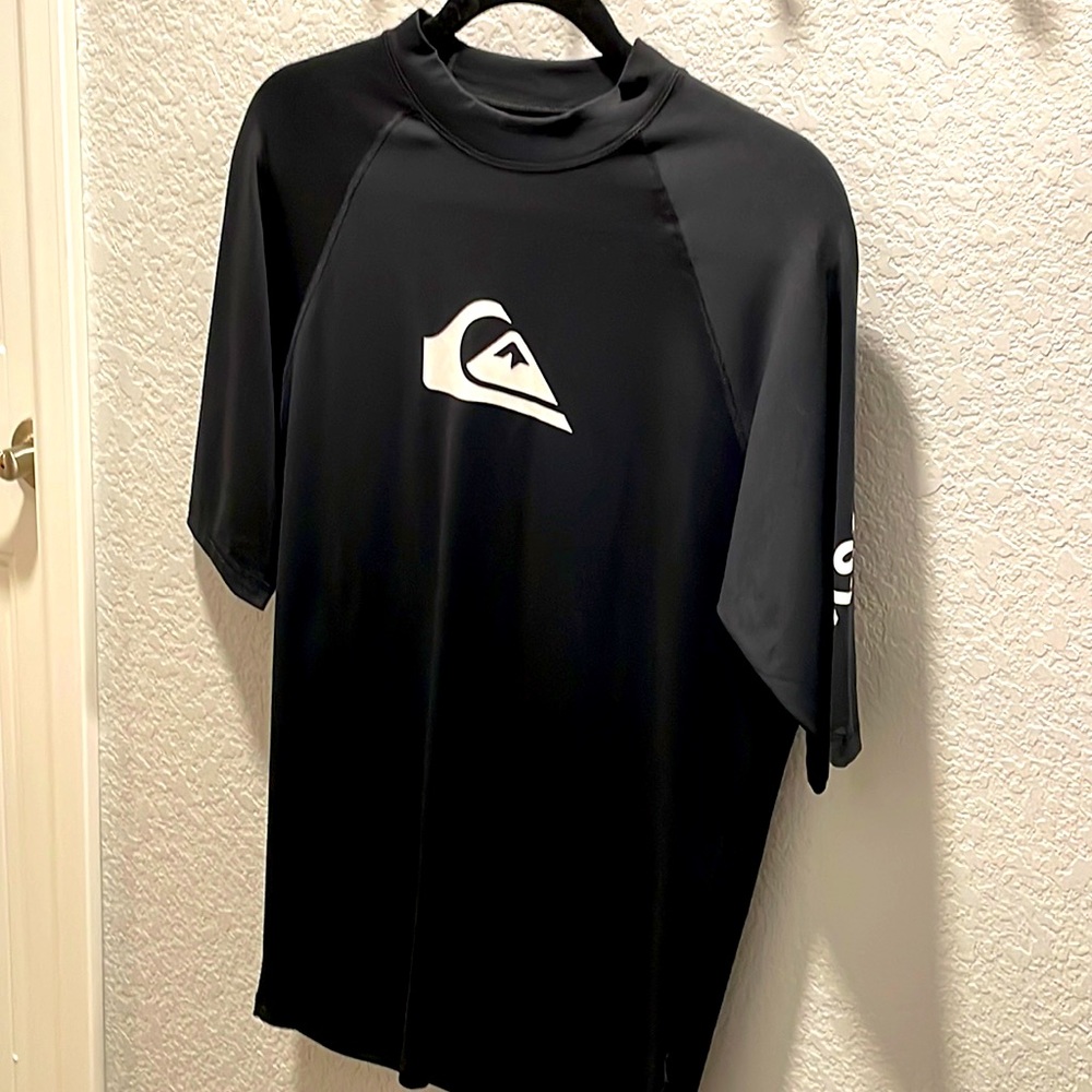 Quicksilver men’s XL black swim shirt T 🏊‍♂️🌊